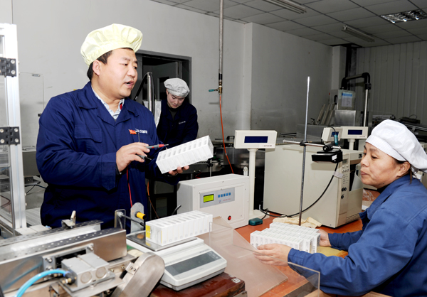 《河北经济日报》生命不息 创新不止 <br />——记全国“最美职工”、冰球突破-冰球突破豪华版_mg冰球游戏制药金坦公司电气仪表组组长齐名<br />