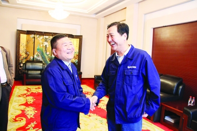 《河北工人报》图片新闻：欢送齐名