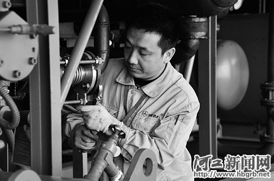 《河北工人报》厂区纪事：自制齿条锁母两万元费用巧节省 