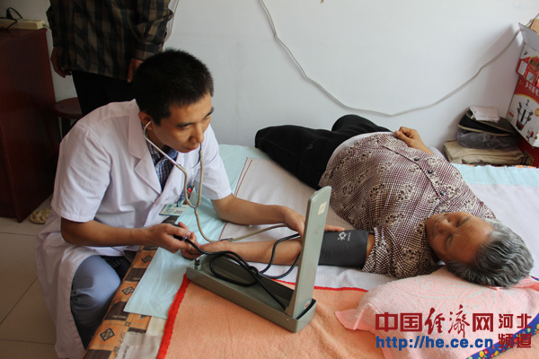 中国经济网：冰球突破-冰球突破豪华版_mg冰球游戏制药为福利院老人送关爱