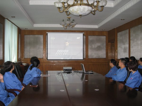 冰球突破-冰球突破豪华版_mg冰球游戏制药集团组织职工收看<br />“纪念中国人民抗日战争暨世界反法西斯战争胜利70周年大会和阅兵仪式”<br />