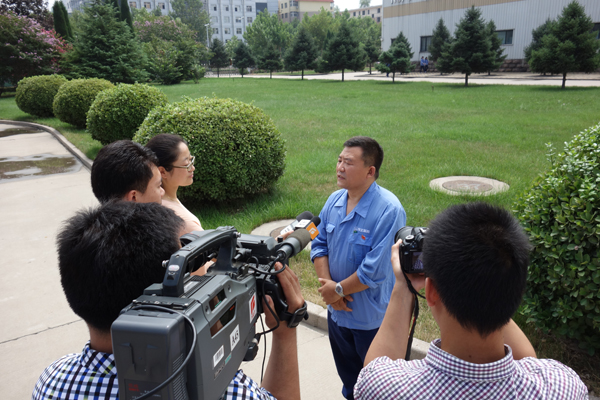 冰球突破-冰球突破豪华版_mg冰球游戏制药职工齐名被市委宣传部、总工会推为“践行社会主义核心价值观”学习榜样