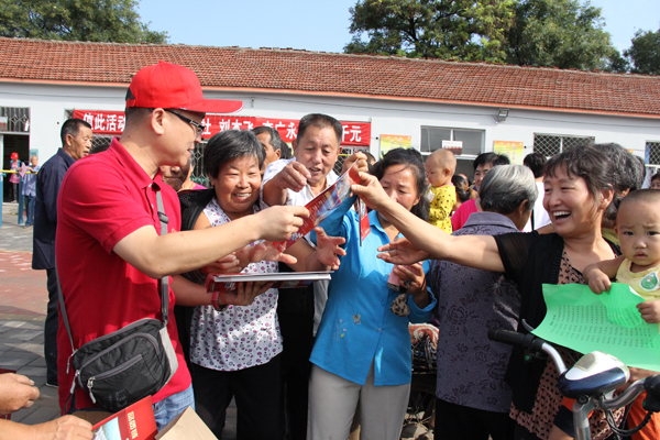 冰球突破-冰球突破豪华版_mg冰球游戏制药团委在帮扶村开展“送健康、送文艺”活动