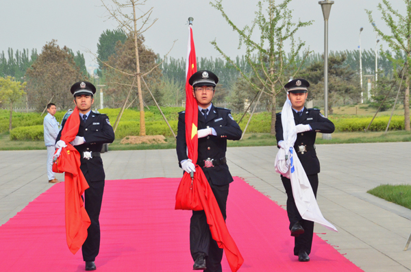 冰球突破-冰球突破豪华版_mg冰球游戏制药各产业链及相关单位升国旗 话和谐 促发展<br />