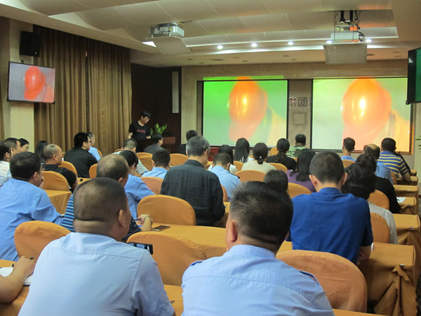 mg冰球突破集团组织收看河北广播电视台《燕赵楷模·时代新人发布厅——河钢塞尔维亚管理团队先进事迹》节目